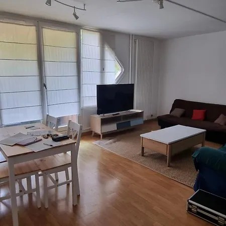 Apartment Avec Grand Salon, Barbecue Et Terrasse Proche Paris Et *